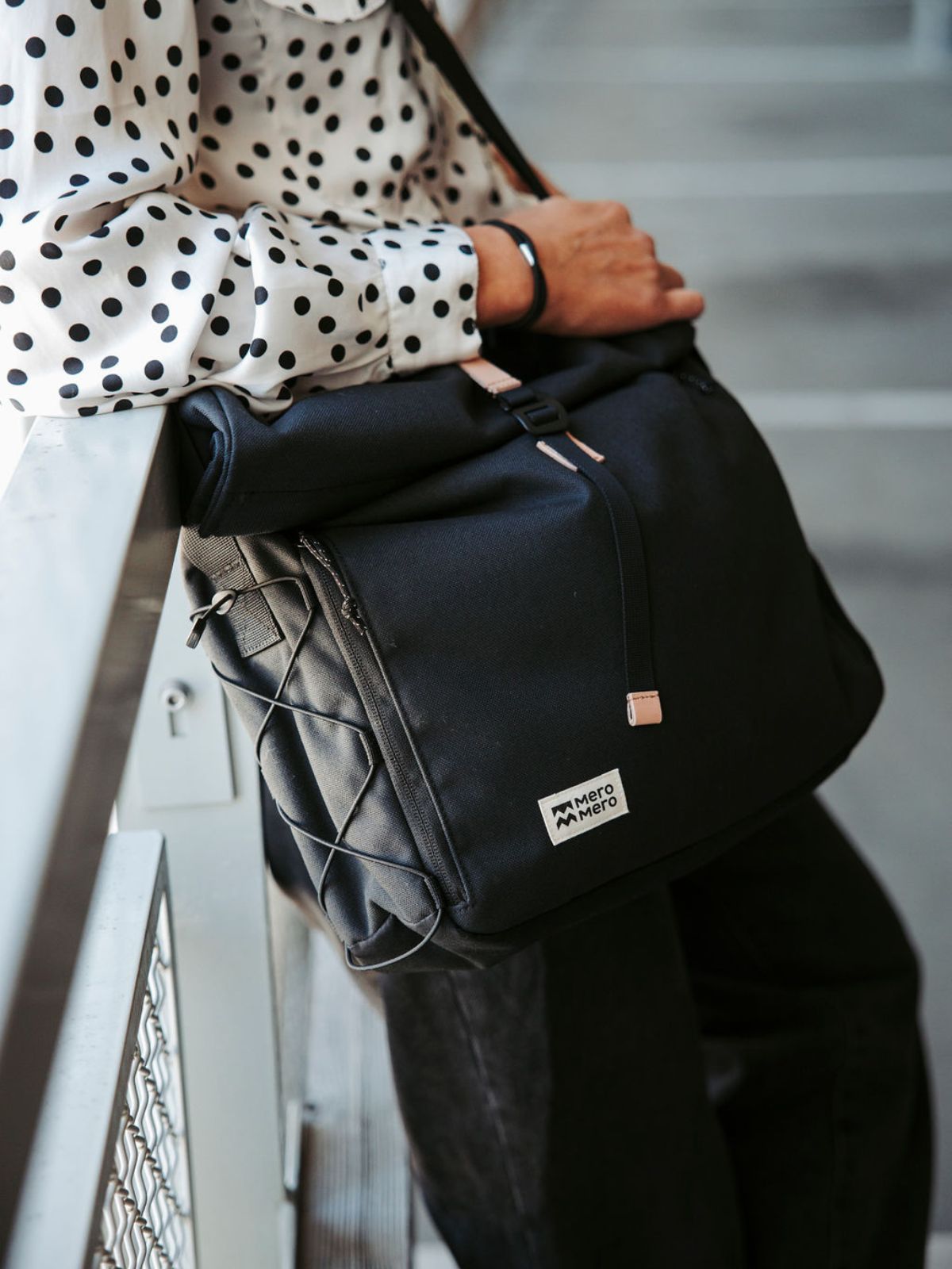 Dark Grey / Nude